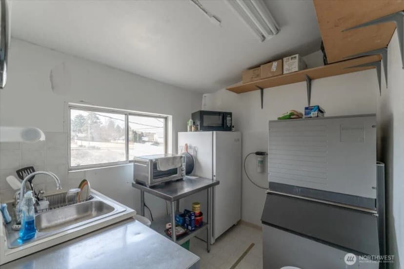 Property photo for 119 E Coulee Boulevard, Electric City photo 15