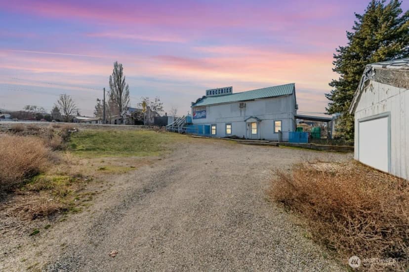 Property photo for 119 E Coulee Boulevard, Electric City photo 19