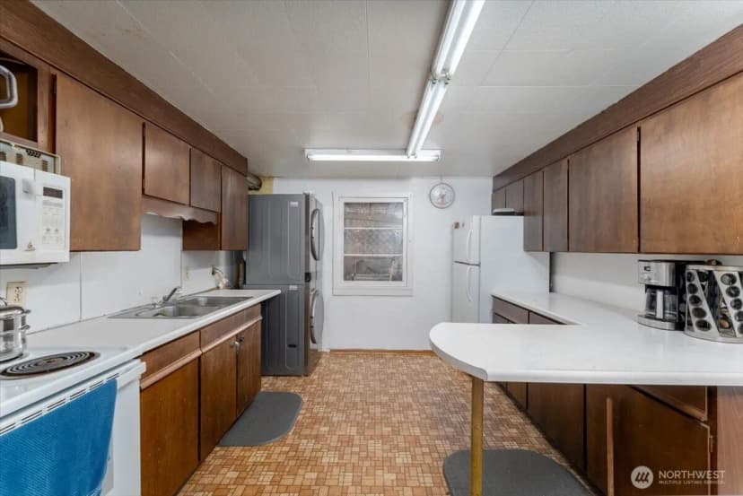 Property photo for 119 E Coulee Boulevard, Electric City photo 27