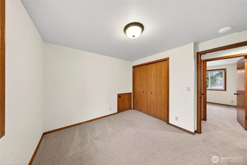Property photo for 16273 Par Four Lane, Burlington photo 14
