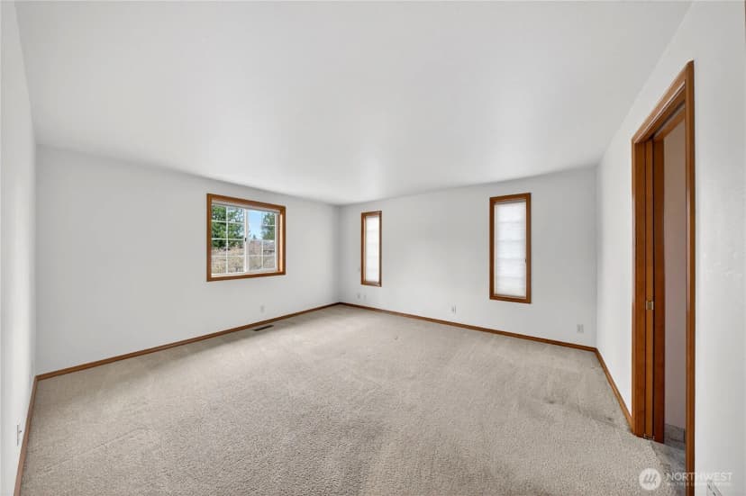 Property photo for 16273 Par Four Lane, Burlington photo 28