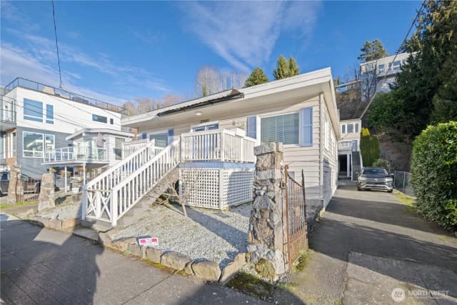 Property photo for 1788 Alki Avenue Sw, Seattle photo 4