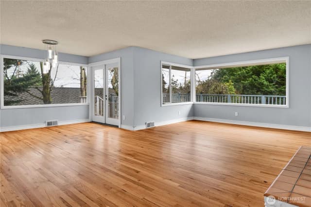 Property photo for 921 Sunset Way, Bellevue photo 2