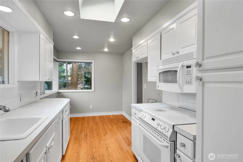 Property photo for 921 Sunset Way, Bellevue photo 6