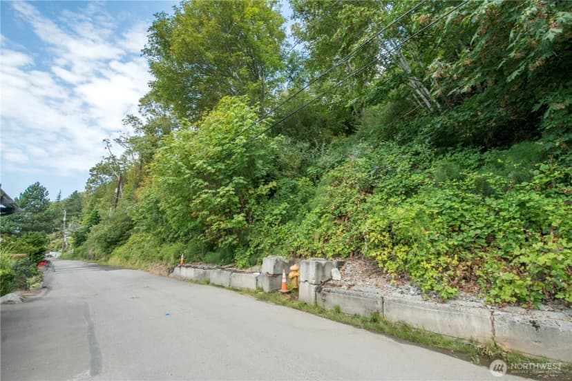 Property photo for 23 Xx Perkins Lane W, Seattle photo 14