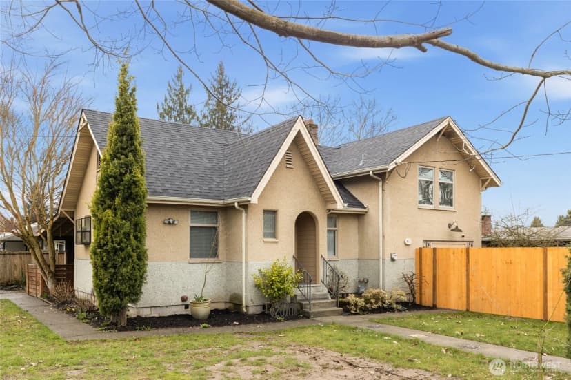 Property photo for 2010 13th Avenue Nw, Puyallup
