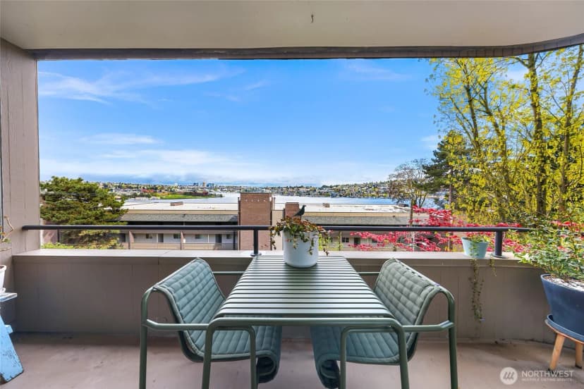 Property photo for 2134 Waverly Place N #202, Seattle photo 4
