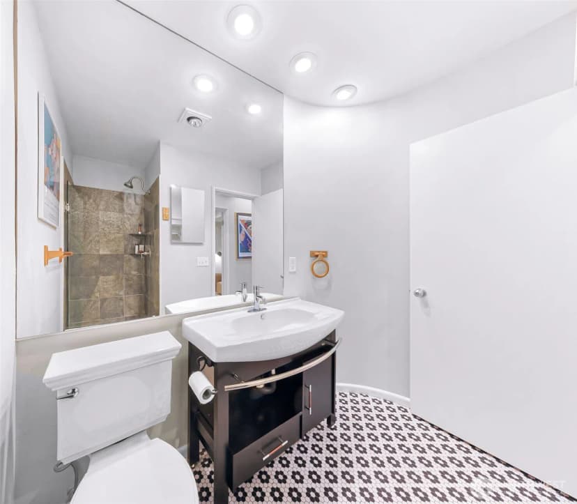 Property photo for 2134 Waverly Place N #202, Seattle photo 23