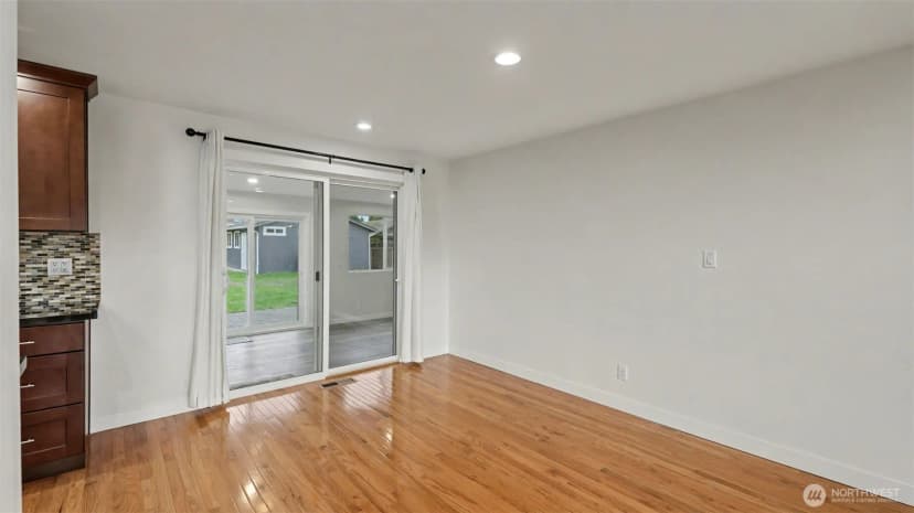 Property photo for 2200 Ne 12th, Renton photo 15