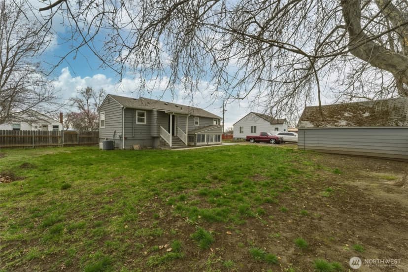 Property photo for 15 Sw 13th Street, College Place photo 23