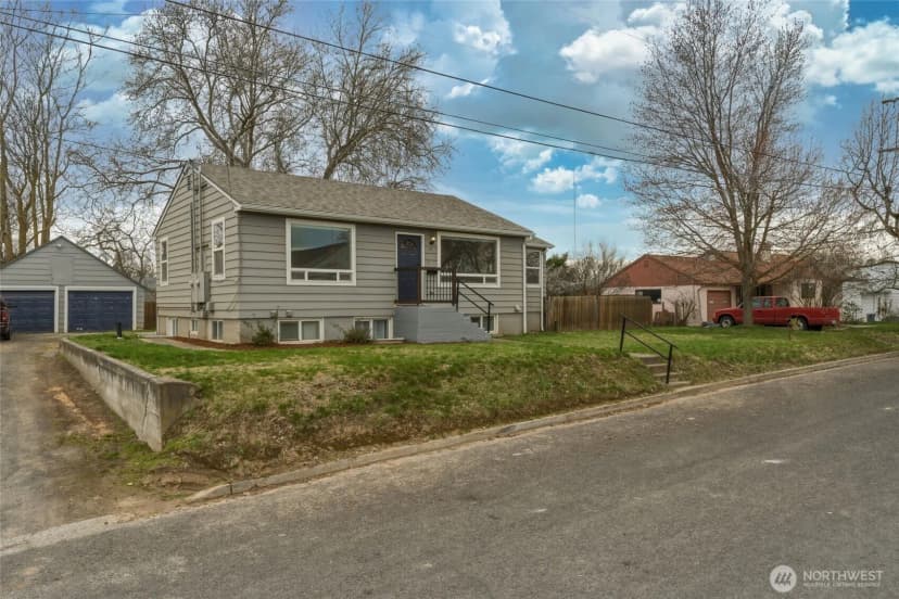 Property photo for 15 Sw 13th Street, College Place