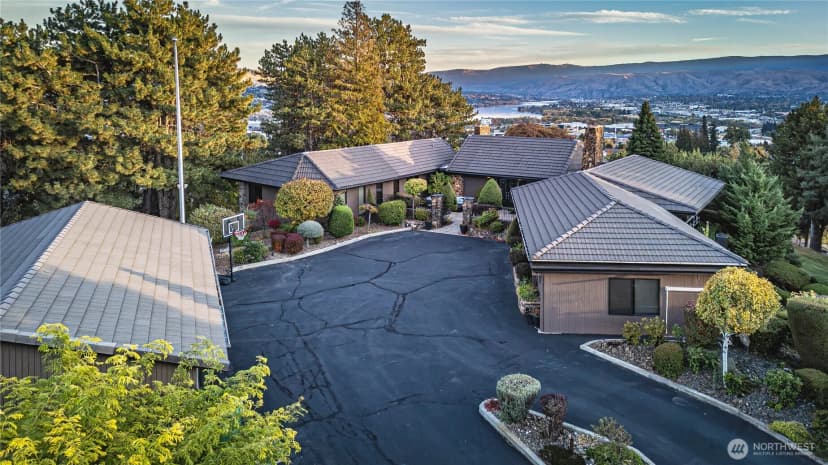 Property photo for 218 Sunnyslope Heights Road, Wenatchee photo 38