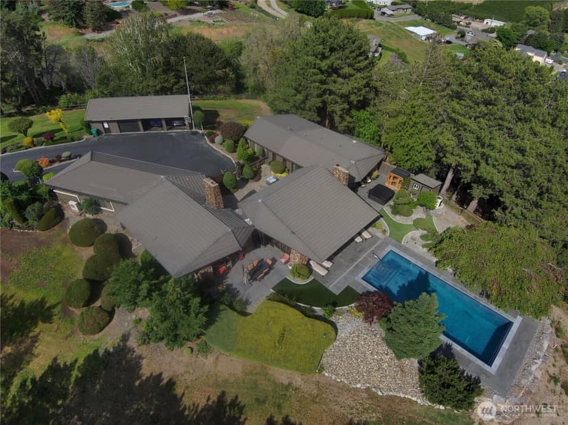 Property photo for 218 Sunnyslope Heights Road, Wenatchee photo 2
