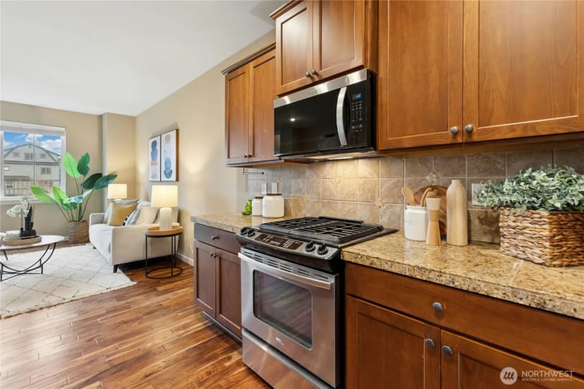 Property photo for 909 4th Avenue Ne, Issaquah photo 8