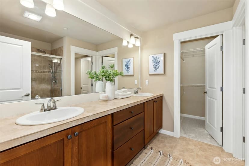 Property photo for 909 4th Avenue Ne, Issaquah photo 19