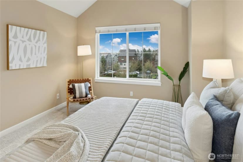 Property photo for 909 4th Avenue Ne, Issaquah photo 18