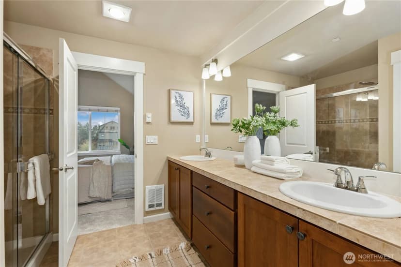 Property photo for 909 4th Avenue Ne, Issaquah photo 20