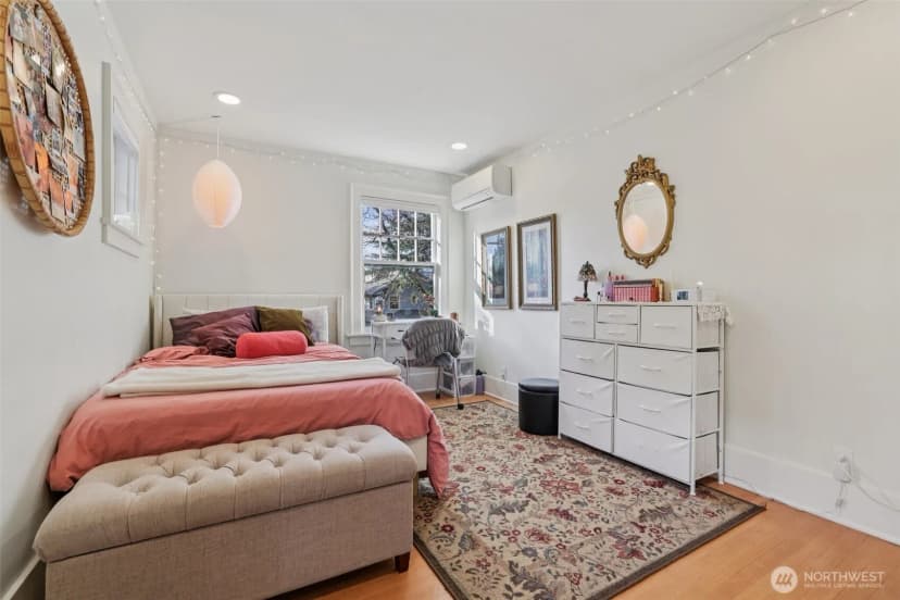 Property photo for 5230 16th Avenue Ne, Seattle photo 12