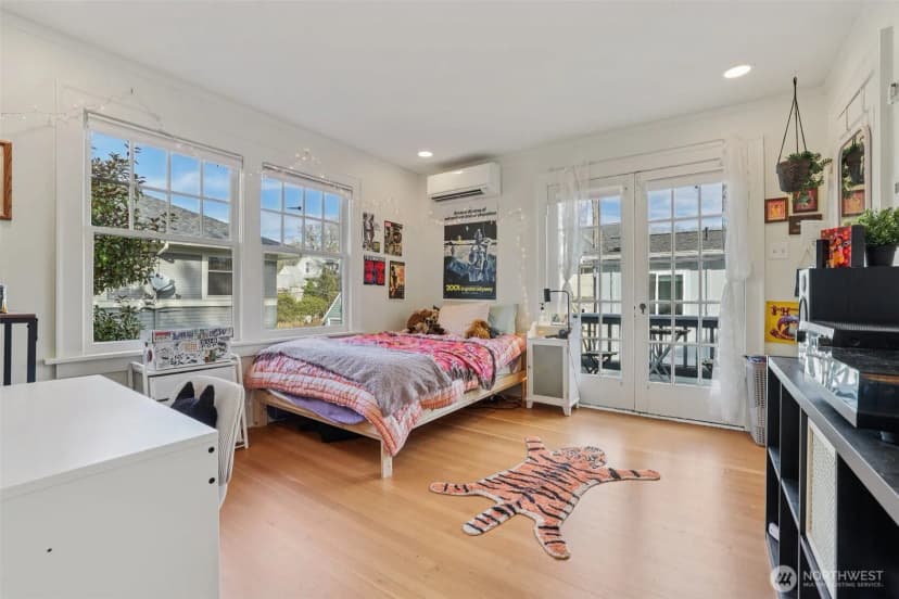 Property photo for 5230 16th Avenue Ne, Seattle photo 11