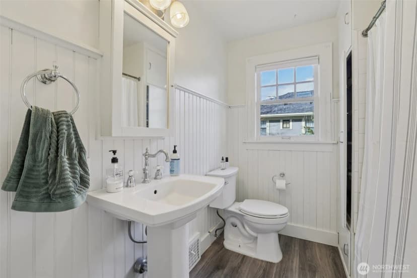 Property photo for 5230 16th Avenue Ne, Seattle photo 15