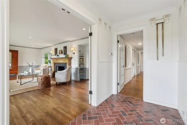 Property photo for 16255 38th Avenue Ne, Lake Forest Park photo 3