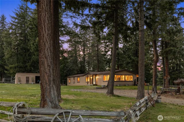 Property photo for 6160 Upper Peoh Point Rd. #rd., Cle Elum photo 2
