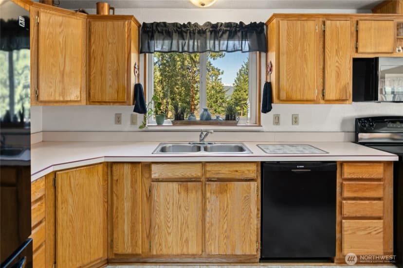 Property photo for 6160 Upper Peoh Point Rd. #rd., Cle Elum photo 7