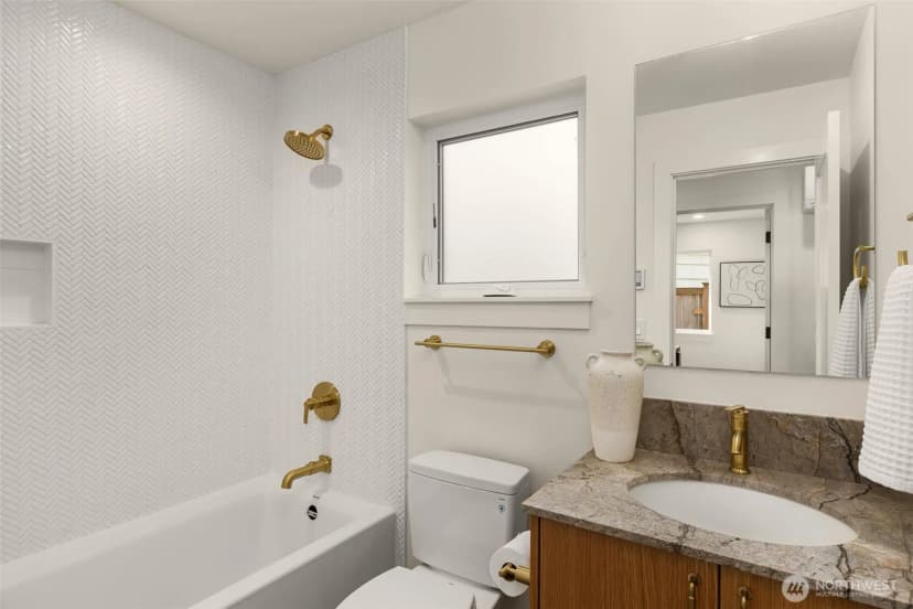 Property photo for 2844 35th Avenue W #b, Seattle photo 13