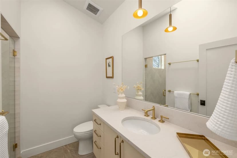 Property photo for 2844 35th Avenue W #b, Seattle photo 16