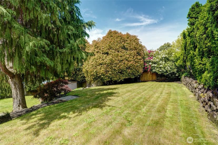 Property photo for 8808 Ne 14th Street, Clyde Hill photo 2