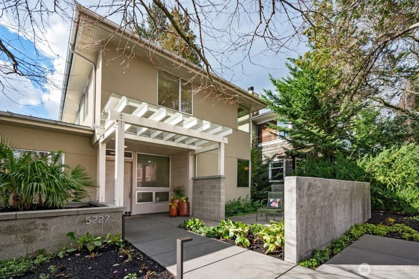 Property photo for 5727 33rd Avenue Ne, Seattle photo 3