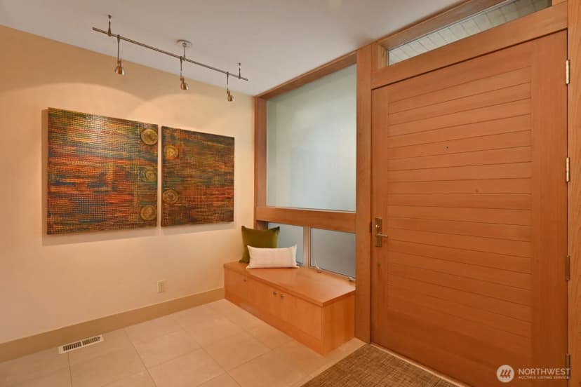 Property photo for 5727 33rd Avenue Ne, Seattle photo 4