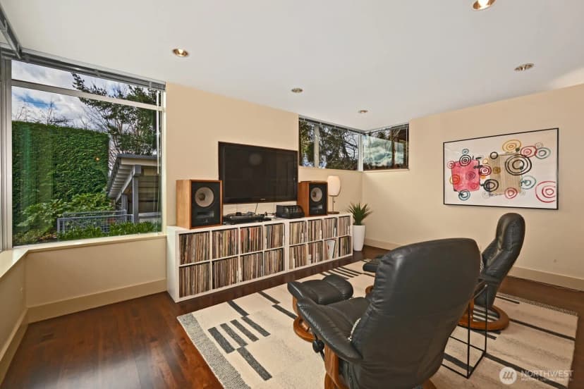 Property photo for 5727 33rd Avenue Ne, Seattle photo 11