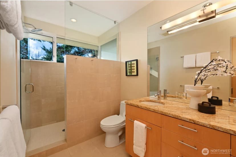 Property photo for 5727 33rd Avenue Ne, Seattle photo 16