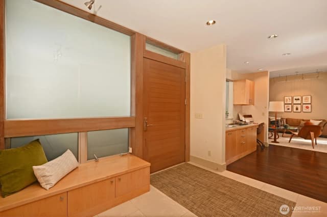Property photo for 5727 33rd Avenue Ne, Seattle photo 5