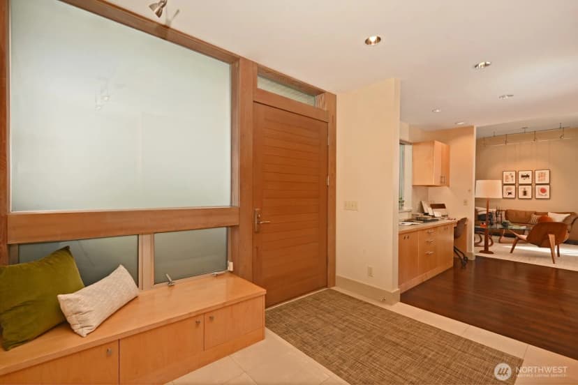 Property photo for 5727 33rd Avenue Ne, Seattle photo 5