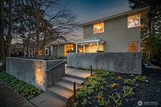 Property photo for 5727 33rd Avenue Ne, Seattle photo 2