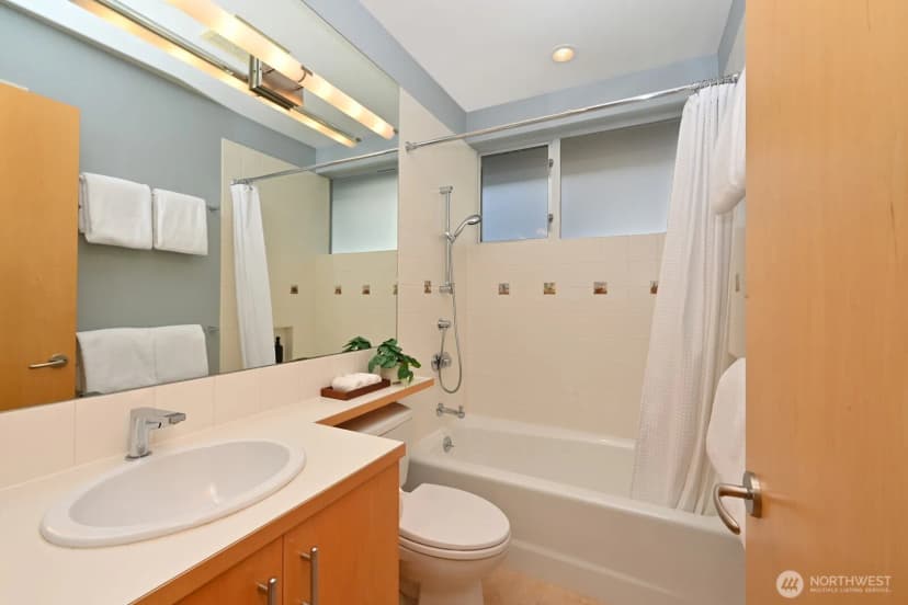 Property photo for 5727 33rd Avenue Ne, Seattle photo 21