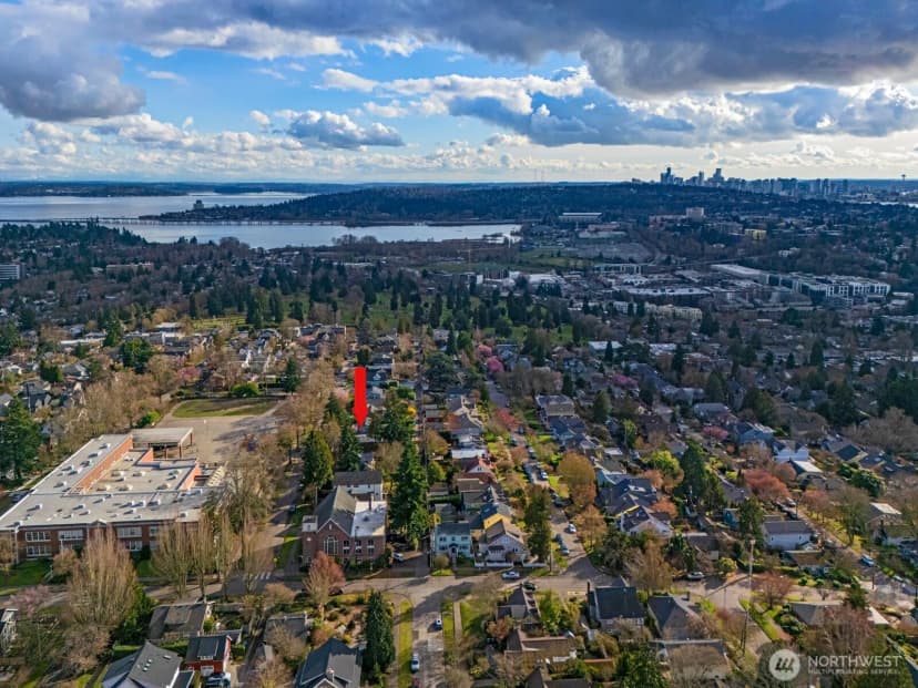Property photo for 5727 33rd Avenue Ne, Seattle photo 33