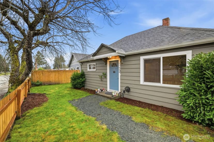 Property photo for 11606 Military Rd Sw, Lakewood photo 4