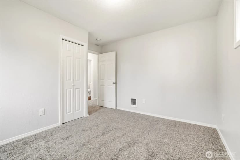Property photo for 11606 Military Rd Sw, Lakewood photo 17
