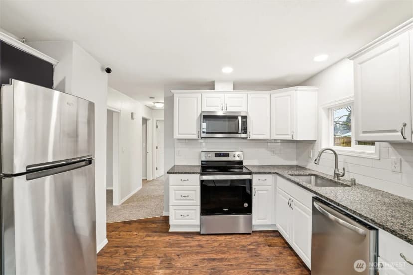 Property photo for 11606 Military Rd Sw, Lakewood photo 6