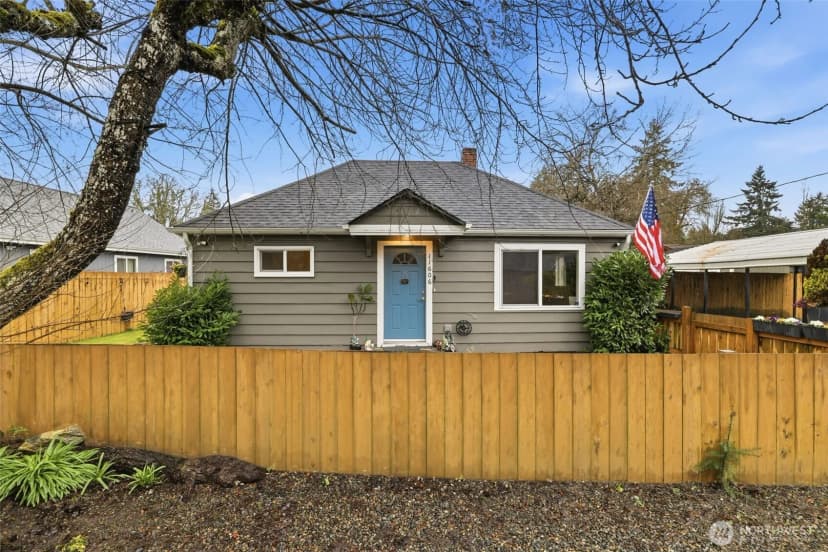Property photo for 11606 Military Rd Sw, Lakewood photo 5