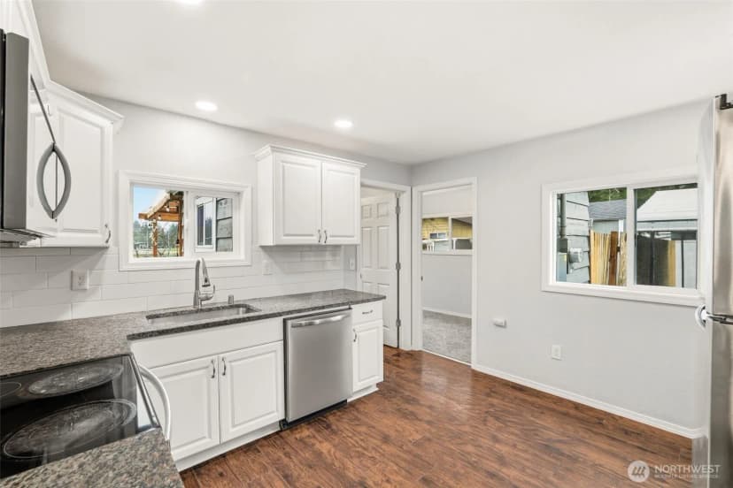 Property photo for 11606 Military Rd Sw, Lakewood photo 8