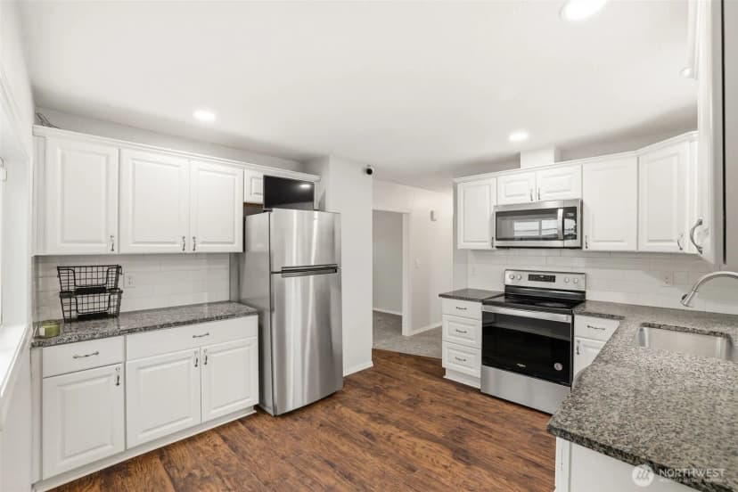 Property photo for 11606 Military Rd Sw, Lakewood photo 7