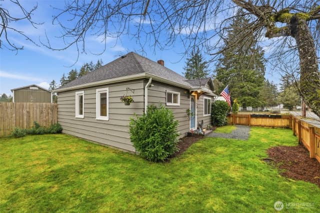 Property photo for 11606 Military Rd Sw, Lakewood photo 3