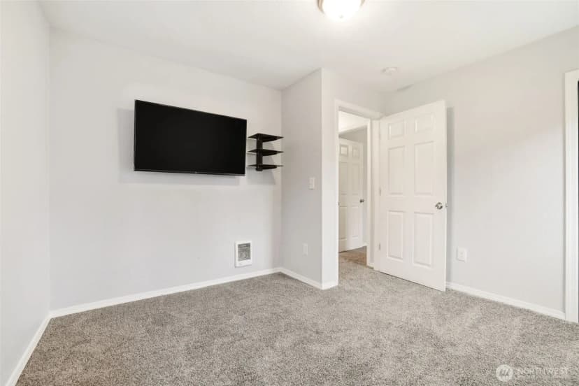 Property photo for 11606 Military Rd Sw, Lakewood photo 15