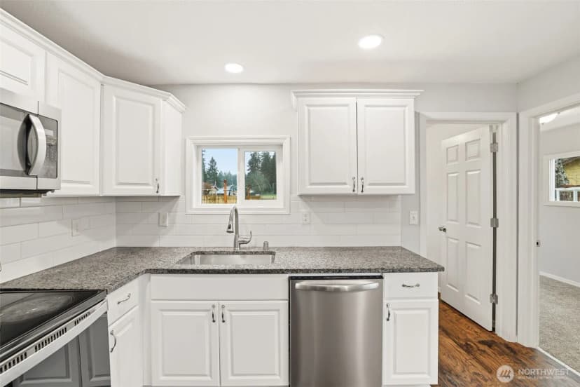 Property photo for 11606 Military Rd Sw, Lakewood photo 9