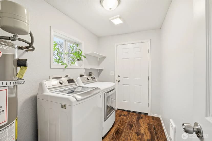 Property photo for 11606 Military Rd Sw, Lakewood photo 12
