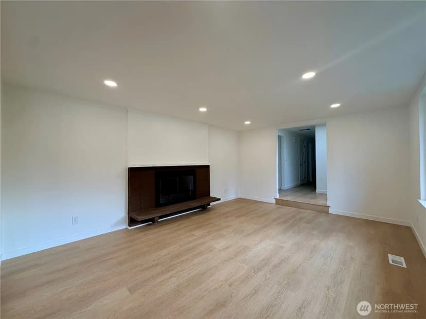Property photo for 8401 112th Street Sw, Lakewood photo 12